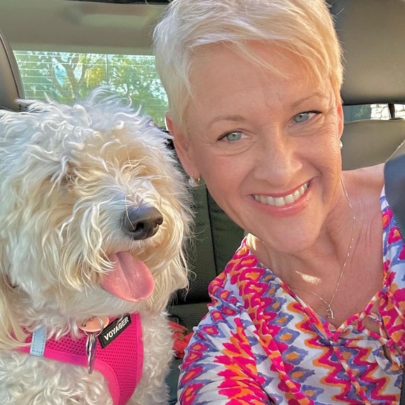 Meet your Posher, Adrianna - Picture 1 of 11